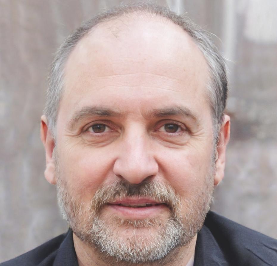 Teilnehmer beim praktischen Lernen von Finanzgrundlagen